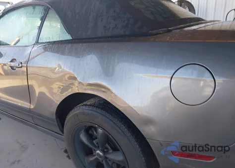 2010 Ford Mustang V6/V6 Premium z USA, uszkodzony, nr VIN 1ZVBP8ENXA5171928